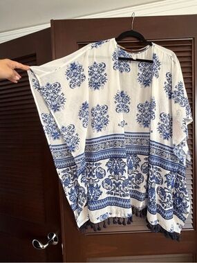 Xhilaration White Kimono with Blue Floral Print and Tassel Trim